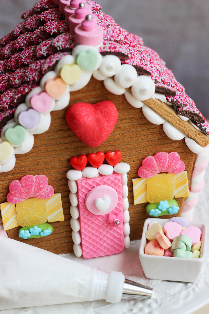 valentines gingerbread house 2015c-14 – The Gingerbread Journal